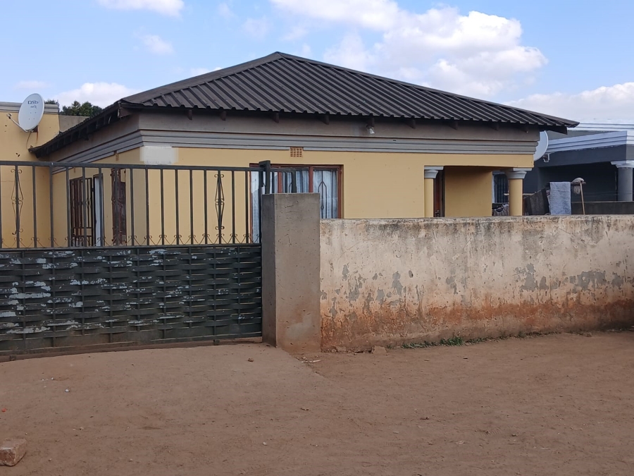 5 Bedroom Property for Sale in Roodekop Gauteng