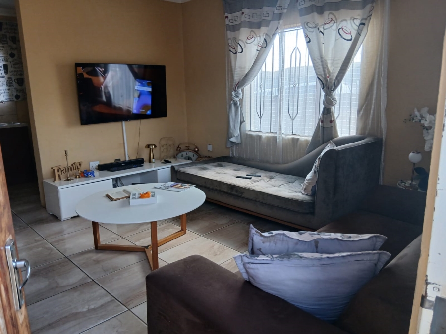 5 Bedroom Property for Sale in Roodekop Gauteng