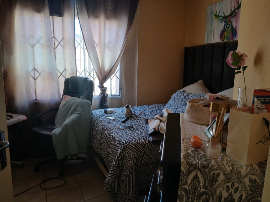 5 Bedroom Property for Sale in Roodekop Gauteng