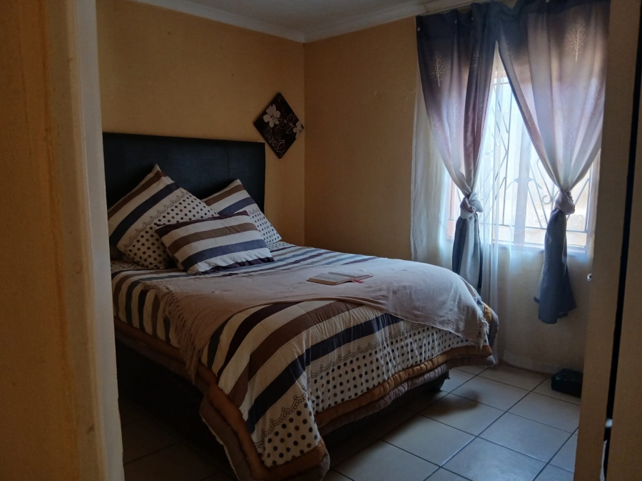 5 Bedroom Property for Sale in Roodekop Gauteng