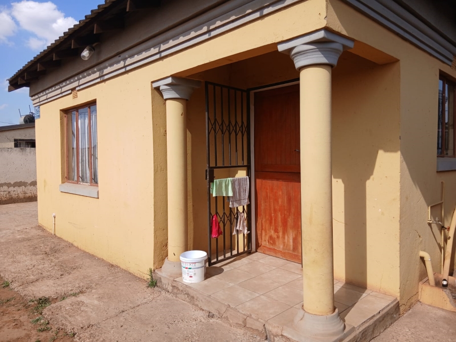 5 Bedroom Property for Sale in Roodekop Gauteng