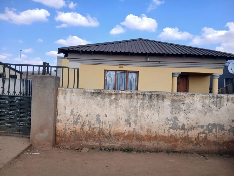 5 Bedroom Property for Sale in Roodekop Gauteng
