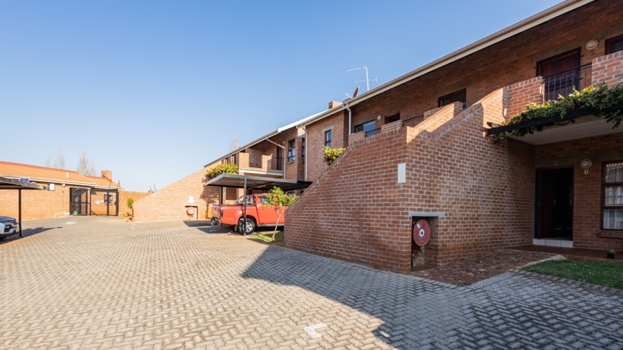 3 Bedroom Property for Sale in Amorosa Gauteng