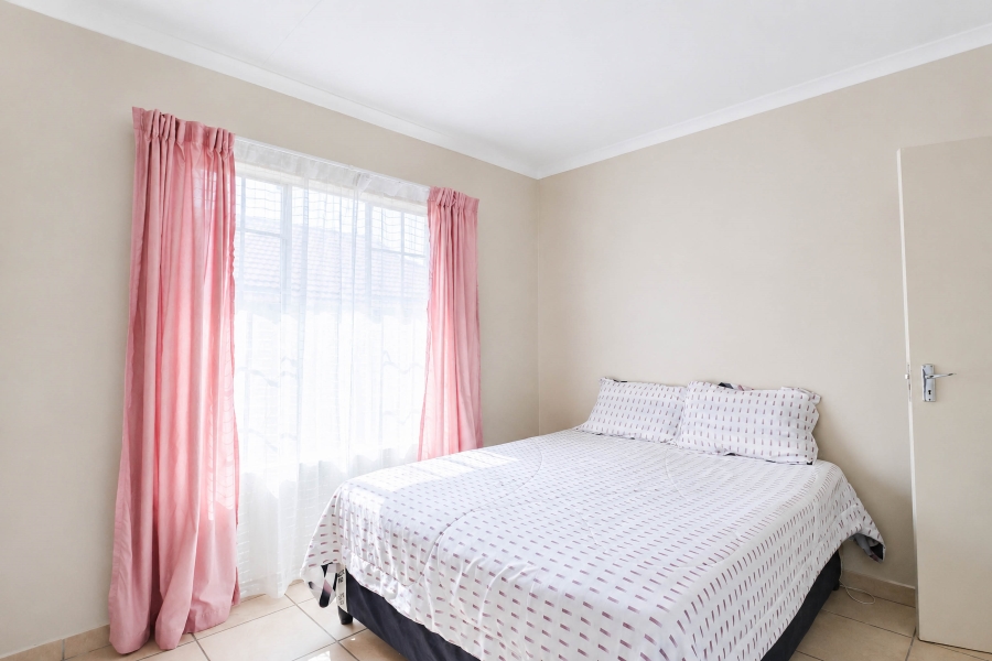 1 Bedroom Property for Sale in Kosmosdal Gauteng