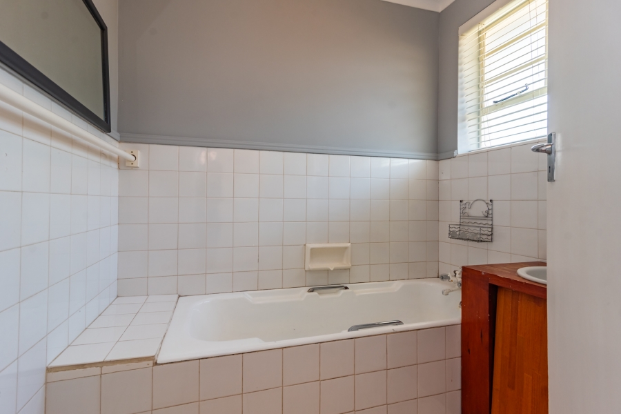 3 Bedroom Property for Sale in Robindale Gauteng