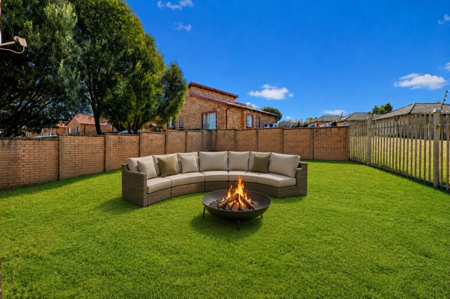2 Bedroom Property for Sale in Kosmosdal Gauteng