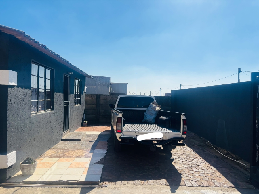 2 Bedroom Property for Sale in Tsakane Gauteng