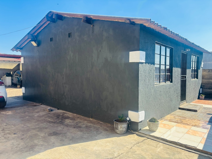 2 Bedroom Property for Sale in Tsakane Gauteng