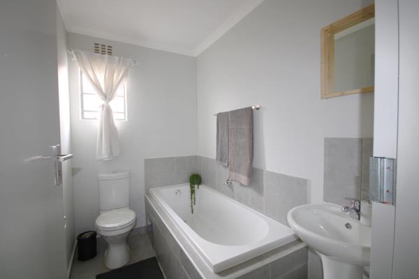 2 Bedroom Property for Sale in Klippoortje Gauteng