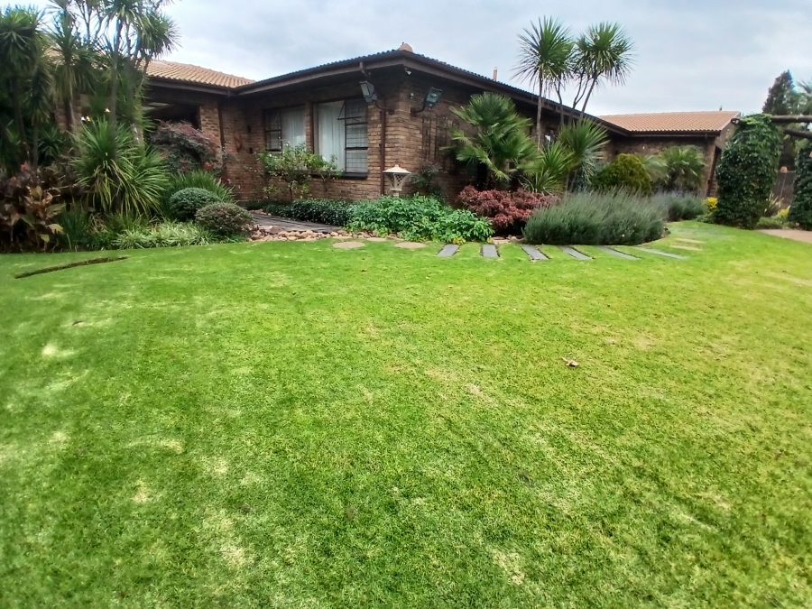 3 Bedroom Property for Sale in Dunnottar Gauteng