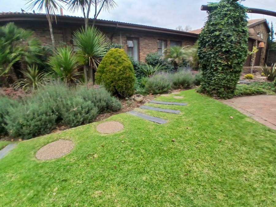3 Bedroom Property for Sale in Dunnottar Gauteng