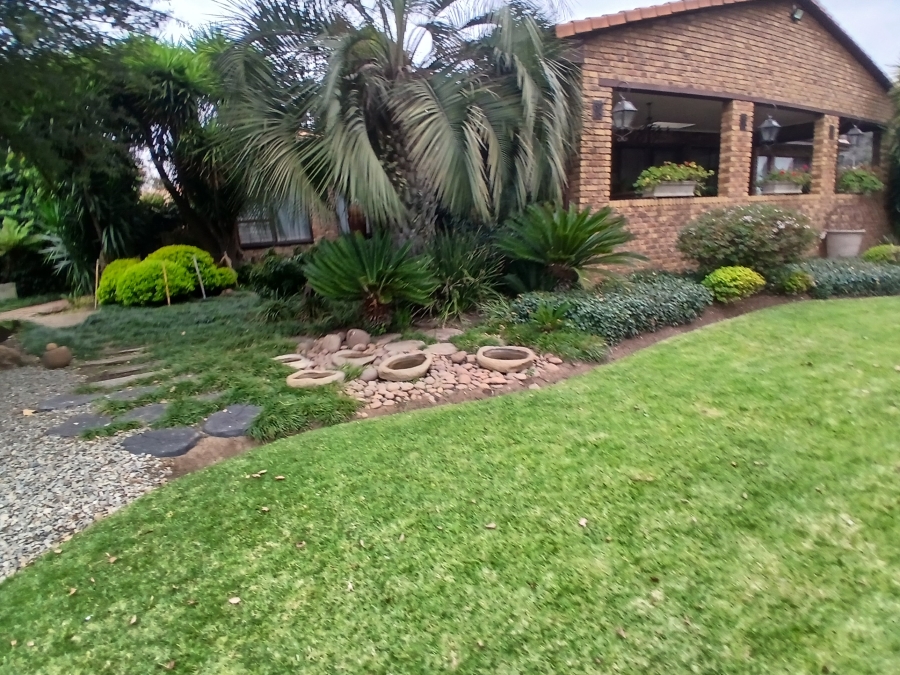 3 Bedroom Property for Sale in Dunnottar Gauteng