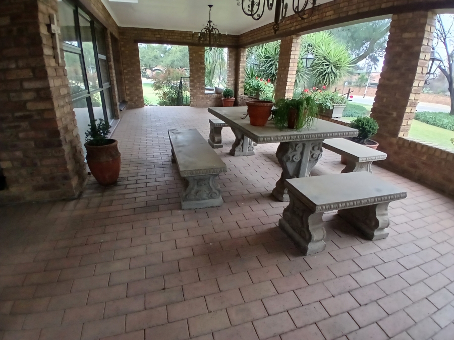3 Bedroom Property for Sale in Dunnottar Gauteng