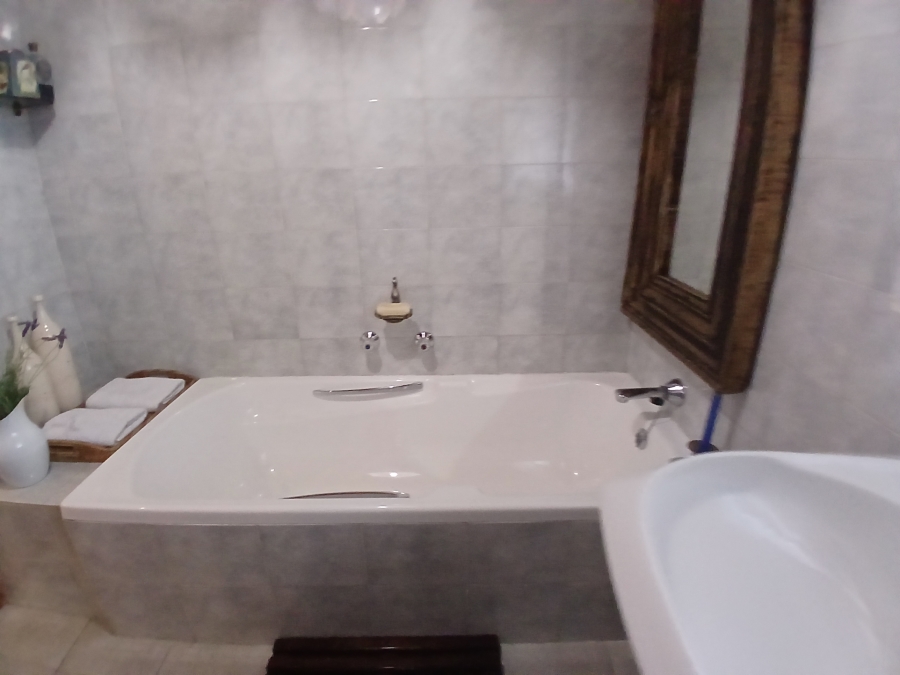 3 Bedroom Property for Sale in Dunnottar Gauteng