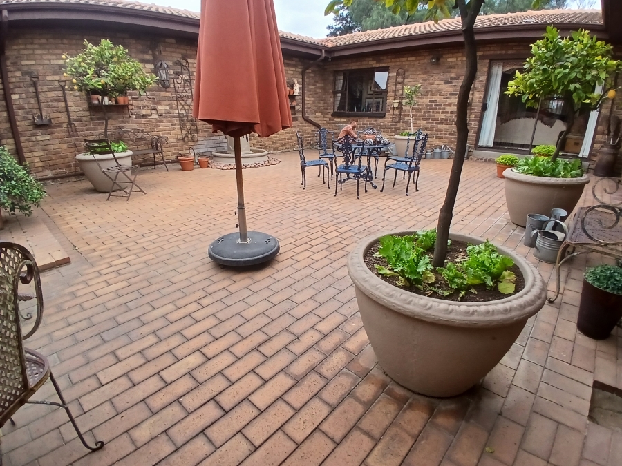 3 Bedroom Property for Sale in Dunnottar Gauteng