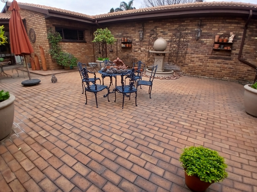 3 Bedroom Property for Sale in Dunnottar Gauteng