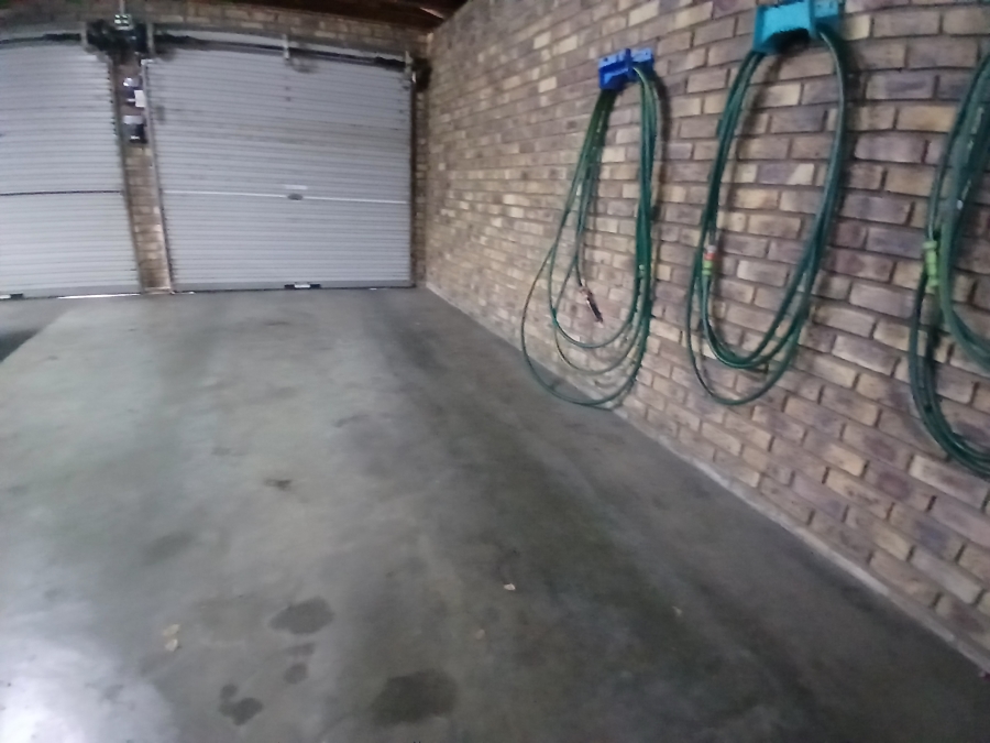 3 Bedroom Property for Sale in Dunnottar Gauteng