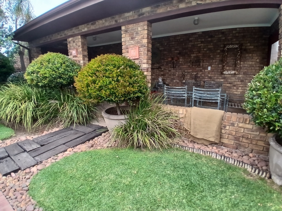 3 Bedroom Property for Sale in Dunnottar Gauteng