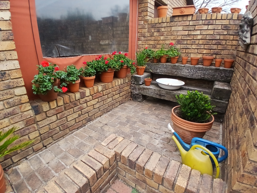 3 Bedroom Property for Sale in Dunnottar Gauteng