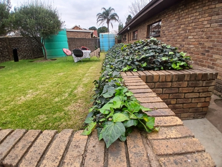 3 Bedroom Property for Sale in Dunnottar Gauteng