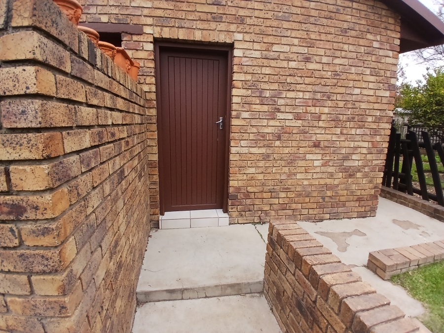 3 Bedroom Property for Sale in Dunnottar Gauteng