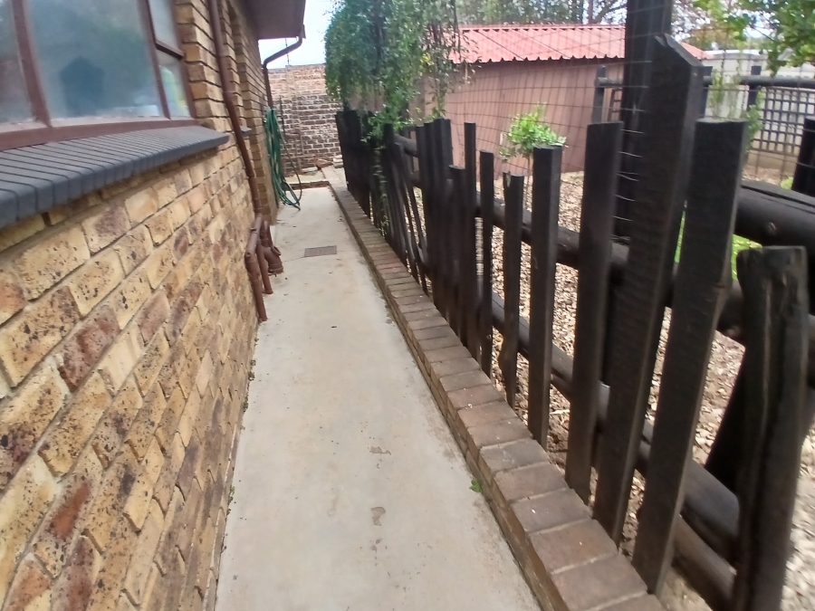 3 Bedroom Property for Sale in Dunnottar Gauteng