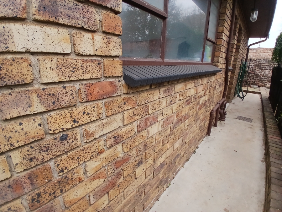 3 Bedroom Property for Sale in Dunnottar Gauteng