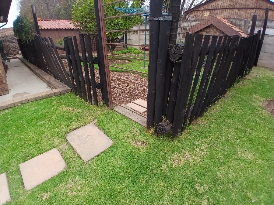 3 Bedroom Property for Sale in Dunnottar Gauteng
