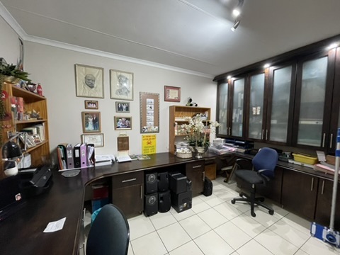 4 Bedroom Property for Sale in Bassonia Gauteng