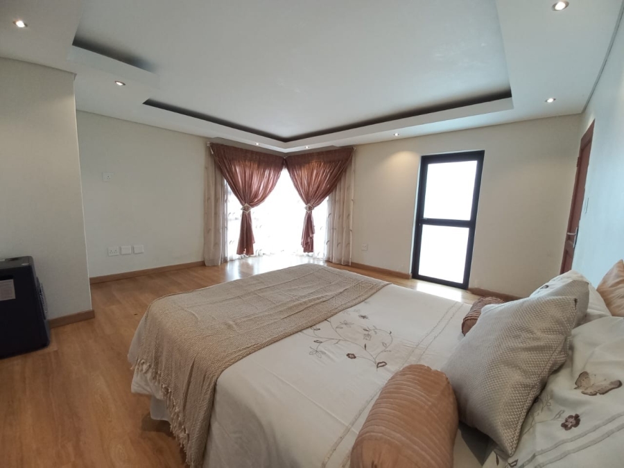 5 Bedroom Property for Sale in Helderwyk Gauteng