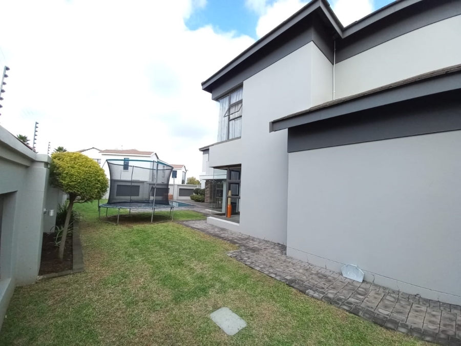 5 Bedroom Property for Sale in Helderwyk Gauteng