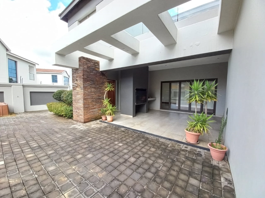 5 Bedroom Property for Sale in Helderwyk Gauteng