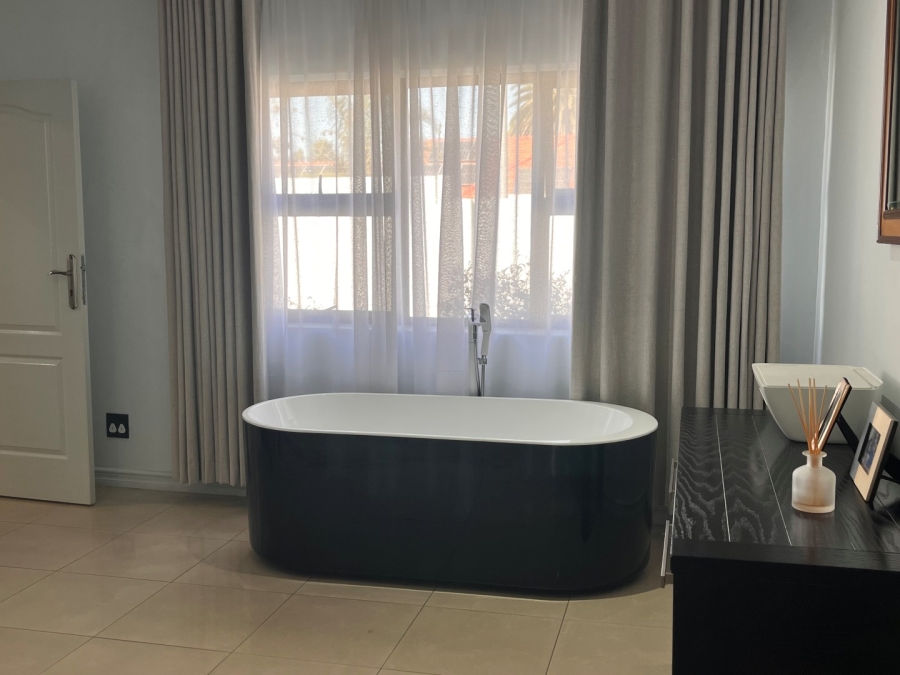 3 Bedroom Property for Sale in Highlands North Gauteng