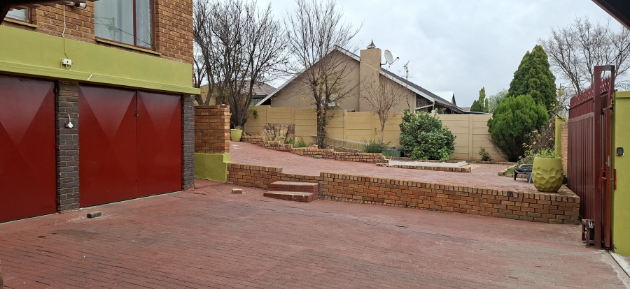 3 Bedroom Property for Sale in Kenmare Gauteng