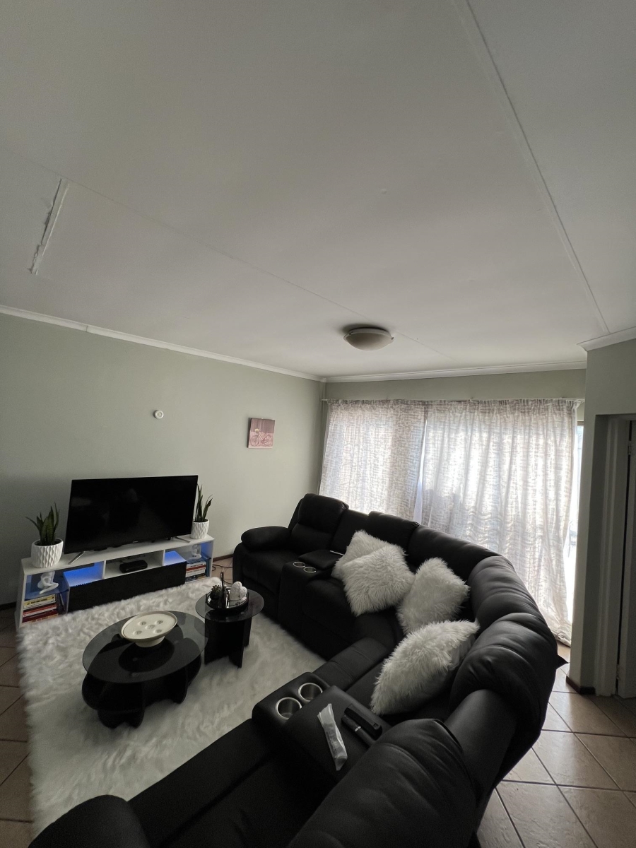 2 Bedroom Property for Sale in Terenure Gauteng