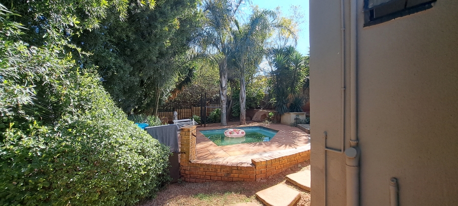 To Let 1 Bedroom Property for Rent in Roodekrans Gauteng