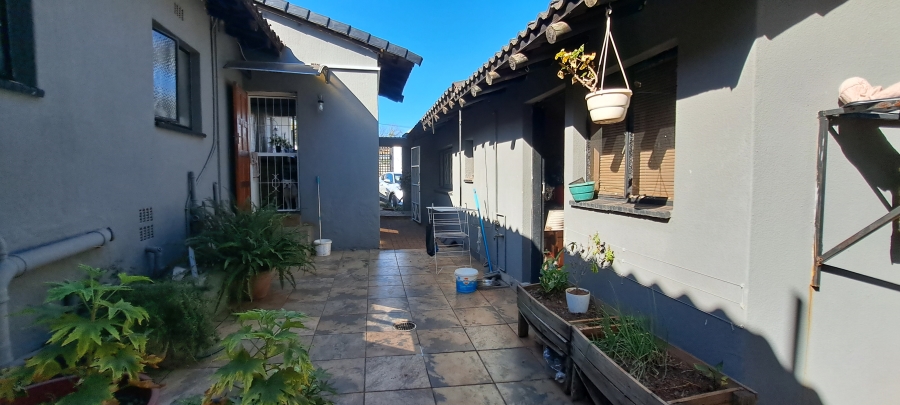To Let 1 Bedroom Property for Rent in Roodekrans Gauteng
