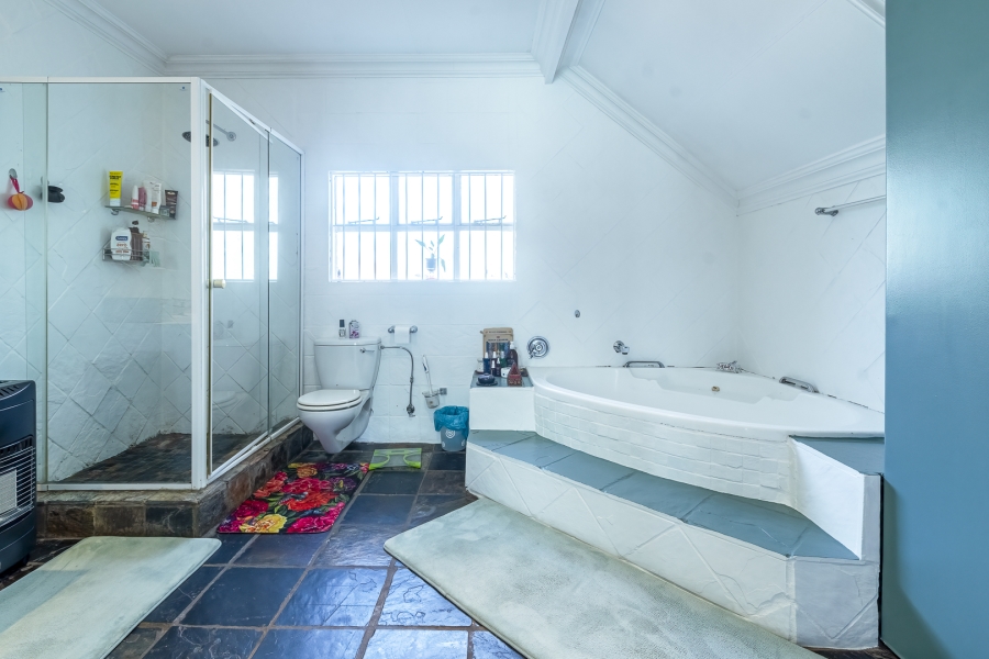 4 Bedroom Property for Sale in Baileys Muckleneuk Gauteng