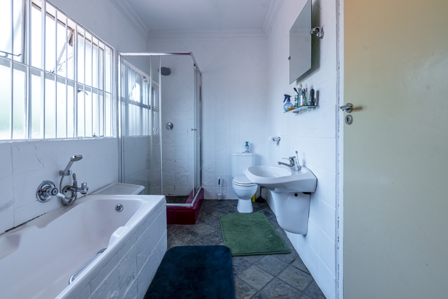 4 Bedroom Property for Sale in Baileys Muckleneuk Gauteng