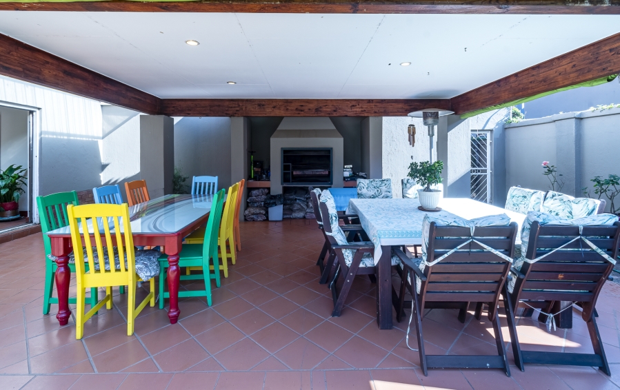 4 Bedroom Property for Sale in Baileys Muckleneuk Gauteng