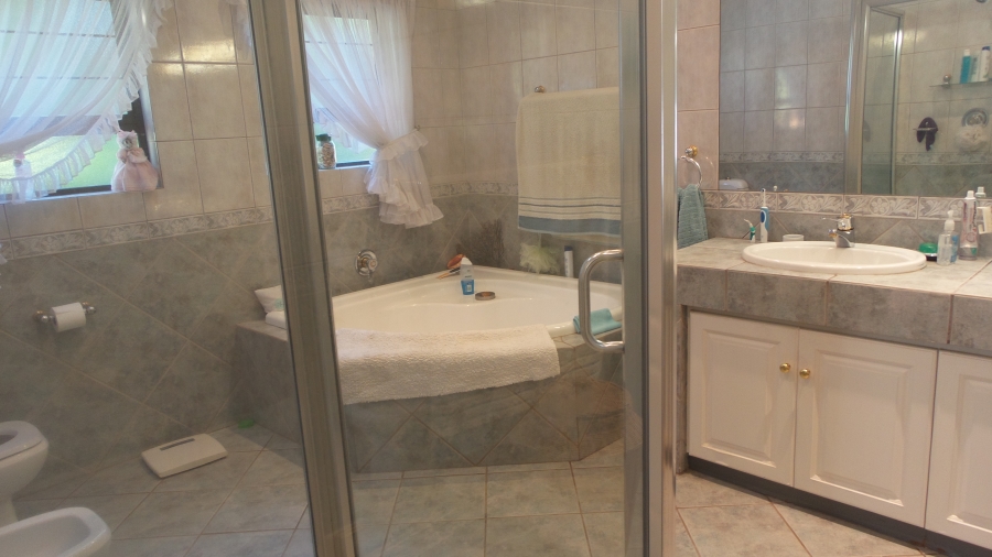 4 Bedroom Property for Sale in Waterkloof Ridge Gauteng