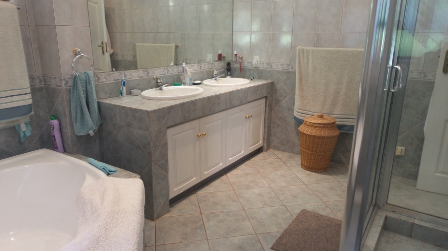 4 Bedroom Property for Sale in Waterkloof Ridge Gauteng