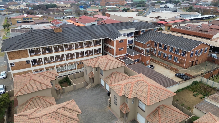 8 Bedroom Property for Sale in Nigel Gauteng