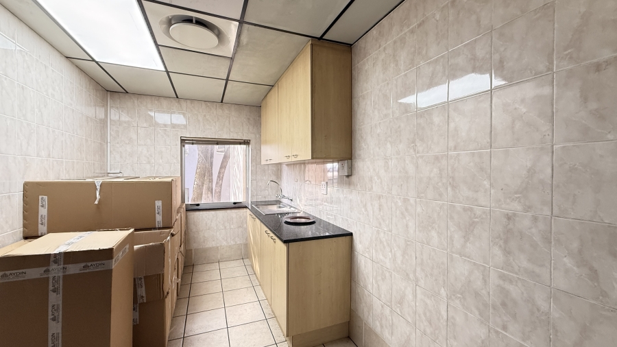 To Let Commercial Property for Rent in Randjespark Gauteng