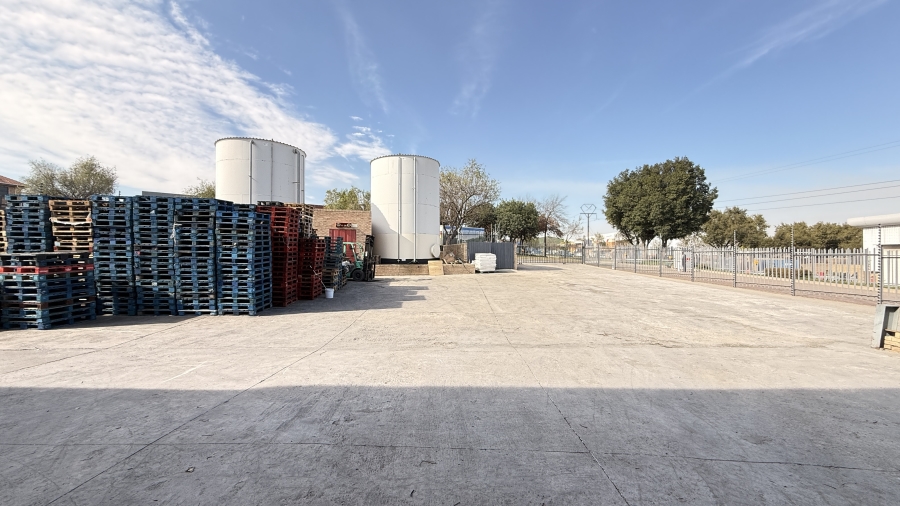 To Let Commercial Property for Rent in Randjespark Gauteng