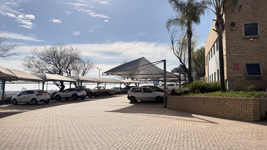 To Let Commercial Property for Rent in Randjespark Gauteng