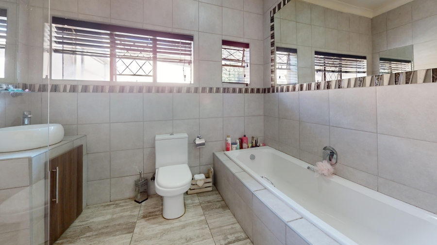 4 Bedroom Property for Sale in Rynfield Gauteng