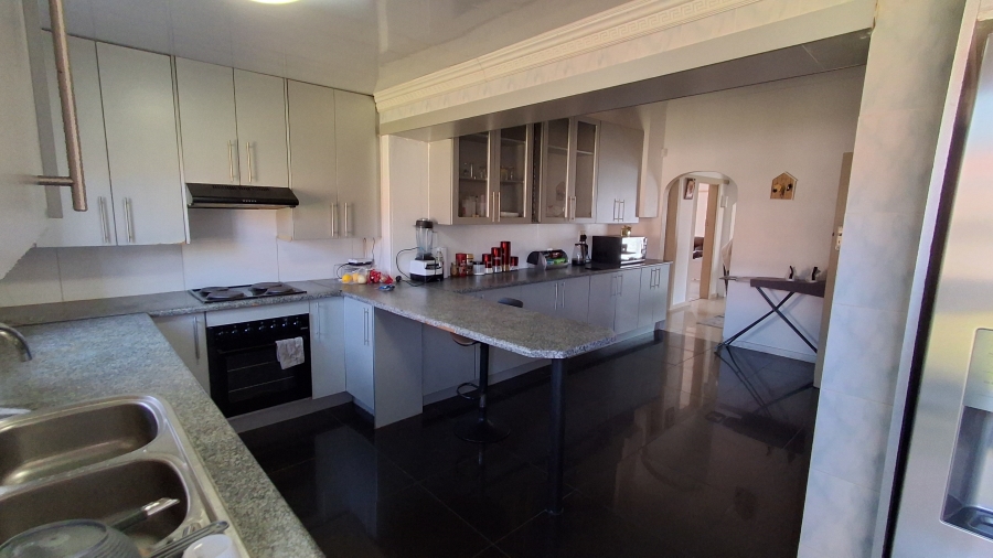 To Let 3 Bedroom Property for Rent in Dunnottar Gauteng