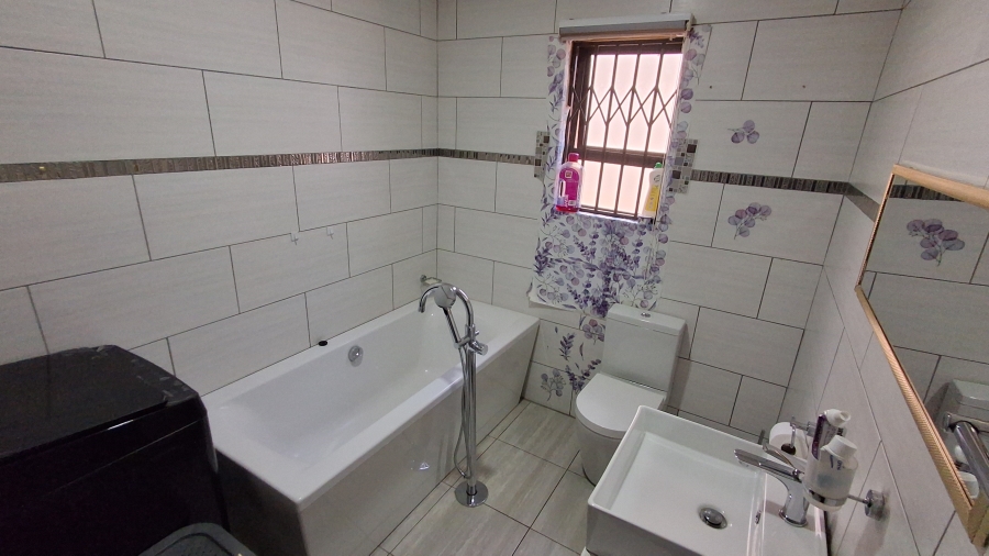 To Let 3 Bedroom Property for Rent in Dunnottar Gauteng