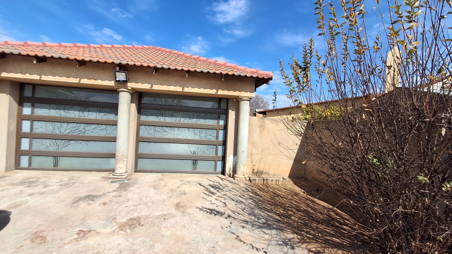 To Let 3 Bedroom Property for Rent in Dunnottar Gauteng